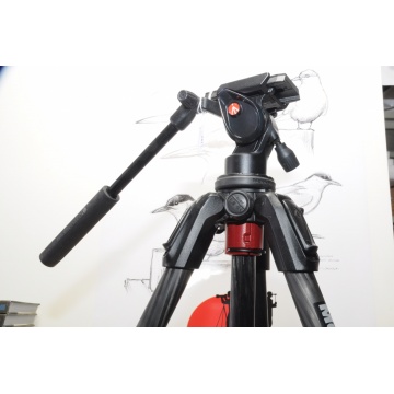 Käytetty Manfrotto 190 hiilikuitujalka + MF MVH400Ah videopää